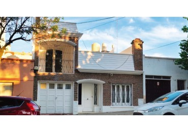 SE VENDE CASA CENTRICA