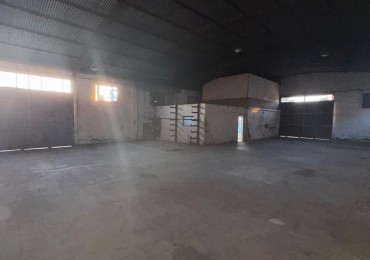 SE VENDE GALPON EN CALLE PARERA