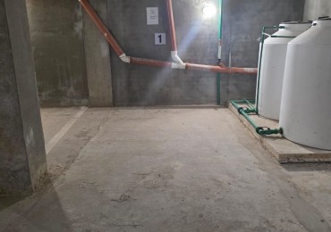 SE VENDE COCHERA CENTRICA